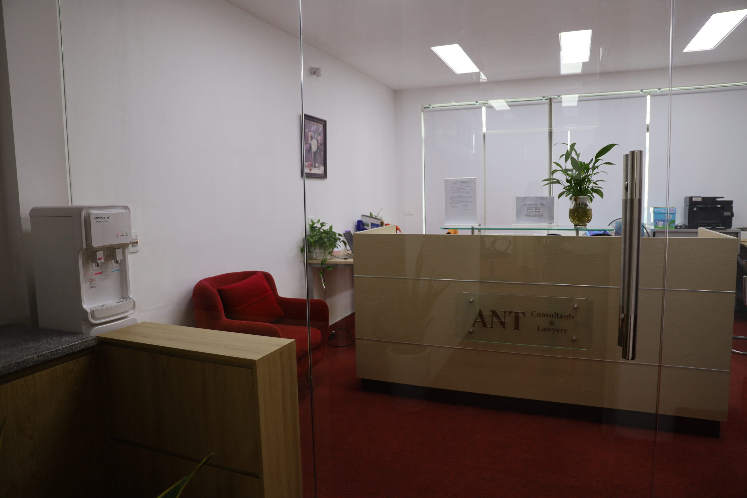 Khu vực lễ tân và tiếp khách của ANT Lawyers tại Hà Nội